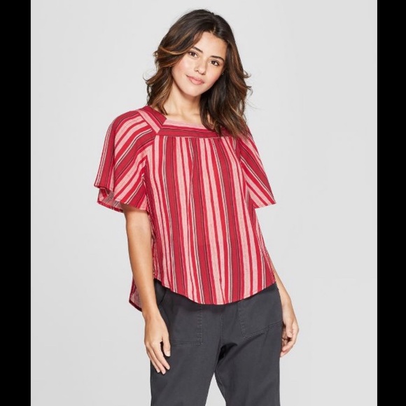 Universal Threads Ruffle-Sleeve Top - Picture 2 of 8